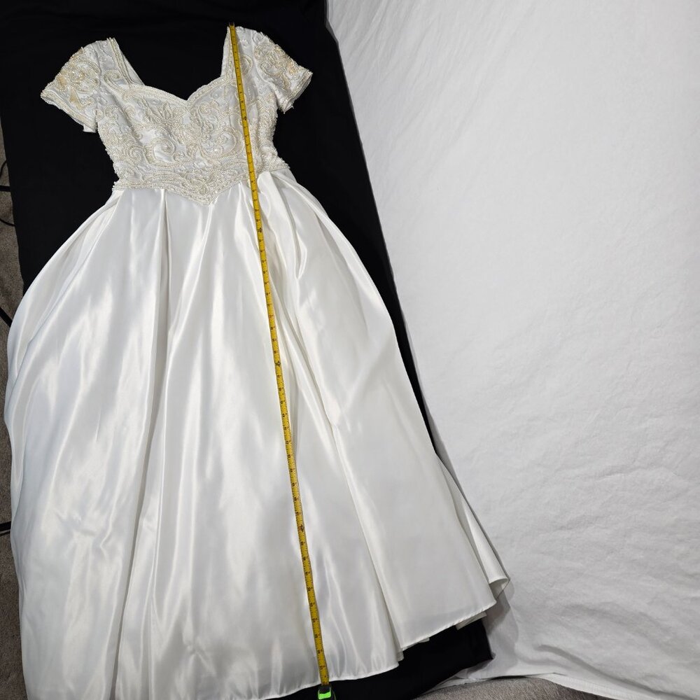 Vintage FOREVER YOURS 80s White Embroidery Bead- Bow Wedding Gown Dress Size 10. - Picture 14 of 17